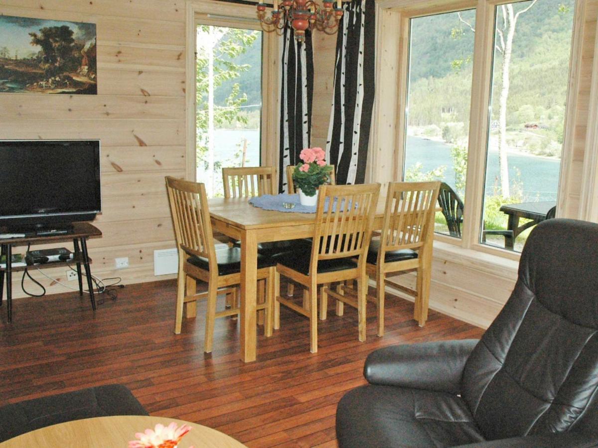 Two-Bedroom Holiday Home In Olden 3 الغرفة الصورة